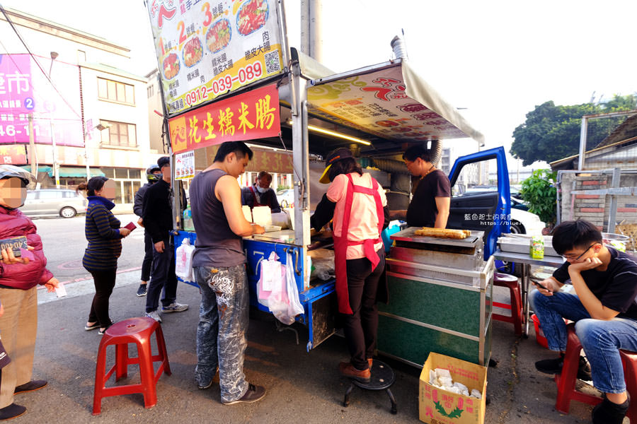 台中烏日│巧之房傳統小吃美食餐車-出沒遊走台中和彰化.脆皮大腸和花生糯米腸大推.鹹豬肉不要錯過 - 藍色起士的美食主義
