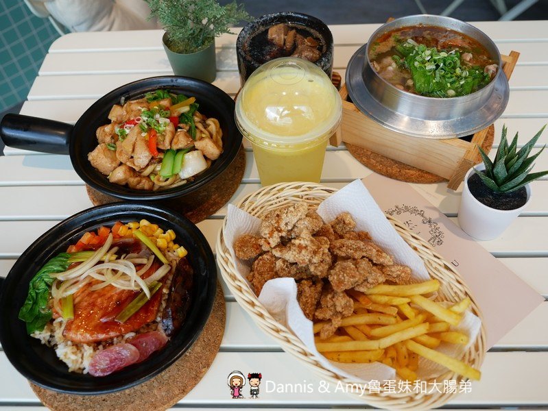 《新竹巨城附近不限時餐廳》菓然Just Juice 新竹巨城旗艦店。全新竹最美的果汁店。每日特餐平價好吃。澡堂湯屋風格好拍照少女心大噴發 ︱（影片）