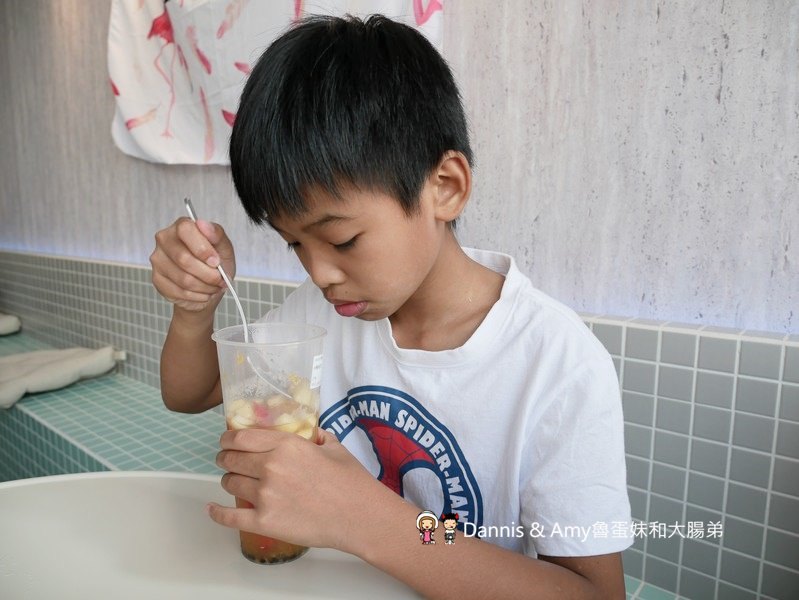 《新竹巨城附近不限時餐廳》菓然Just Juice 新竹巨城旗艦店。全新竹最美的果汁店。每日特餐平價好吃。澡堂湯屋風格好拍照少女心大噴發 ︱（影片）