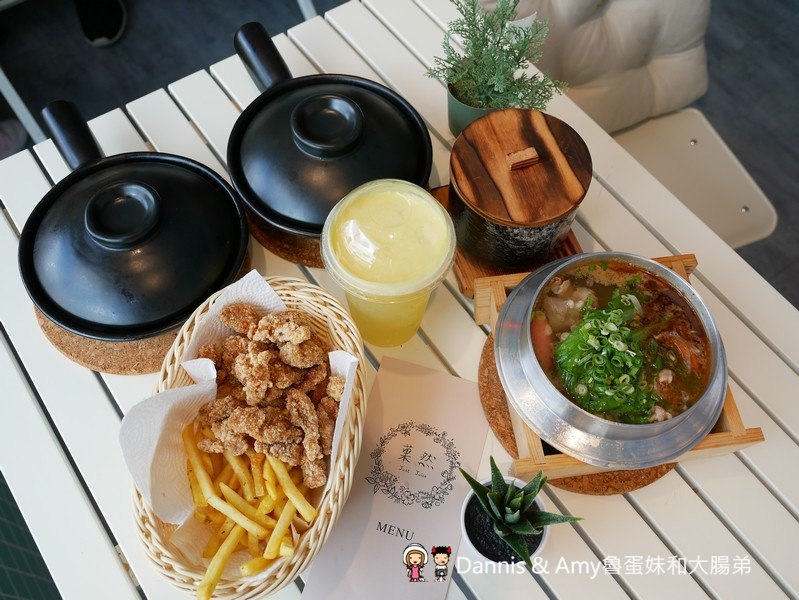 《新竹巨城附近不限時餐廳》菓然Just Juice 新竹巨城旗艦店。全新竹最美的果汁店。每日特餐平價好吃。澡堂湯屋風格好拍照少女心大噴發 ︱（影片）