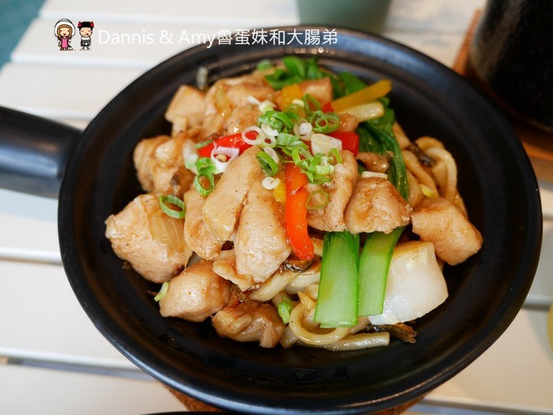 《新竹巨城附近不限時餐廳》菓然Just Juice 新竹巨城旗艦店。全新竹最美的果汁店。每日特餐平價好吃。澡堂湯屋風格好拍照少女心大噴發 ︱（影片）