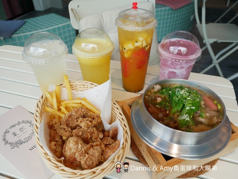 《新竹巨城附近不限時餐廳》菓然Just Juice 新竹巨城旗艦店。全新竹最美的果汁店。每日特餐平價好吃。澡堂湯屋風格好拍照少女心大噴發 ︱（影片）