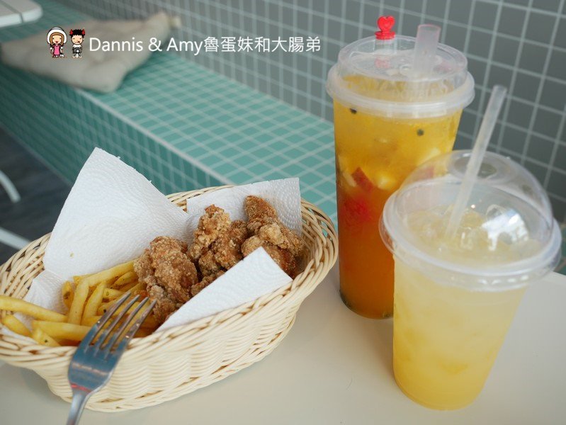 《新竹巨城附近不限時餐廳》菓然Just Juice 新竹巨城旗艦店。全新竹最美的果汁店。每日特餐平價好吃。澡堂湯屋風格好拍照少女心大噴發 ︱（影片）