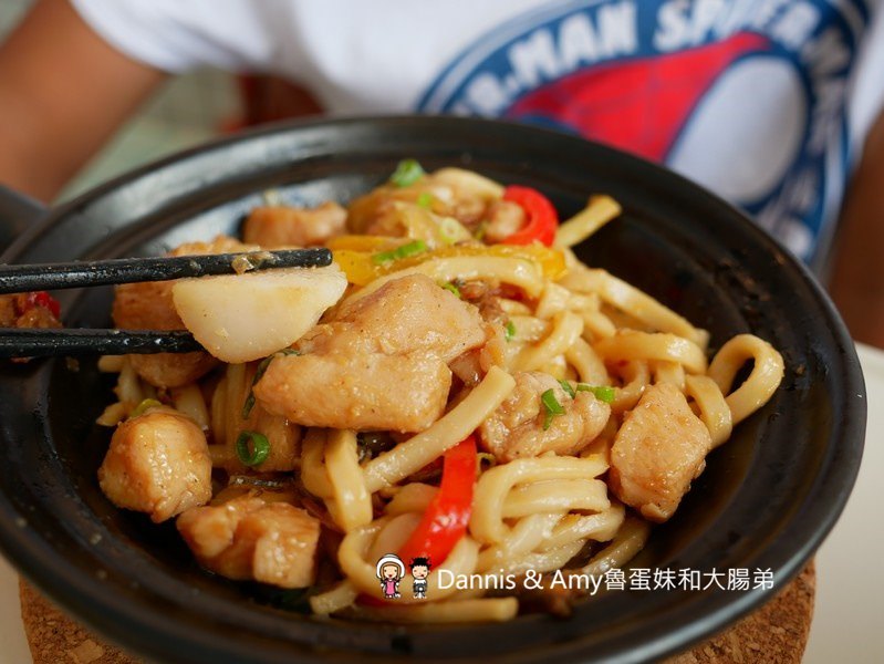 《新竹巨城附近不限時餐廳》菓然Just Juice 新竹巨城旗艦店。全新竹最美的果汁店。每日特餐平價好吃。澡堂湯屋風格好拍照少女心大噴發 ︱（影片）