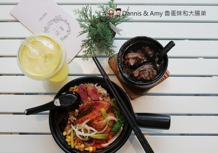 《新竹巨城附近不限時餐廳》菓然Just Juice 新竹巨城旗艦店。全新竹最美的果汁店。每日特餐平價好吃。澡堂湯屋風格好拍照少女心大噴發 ︱（影片）