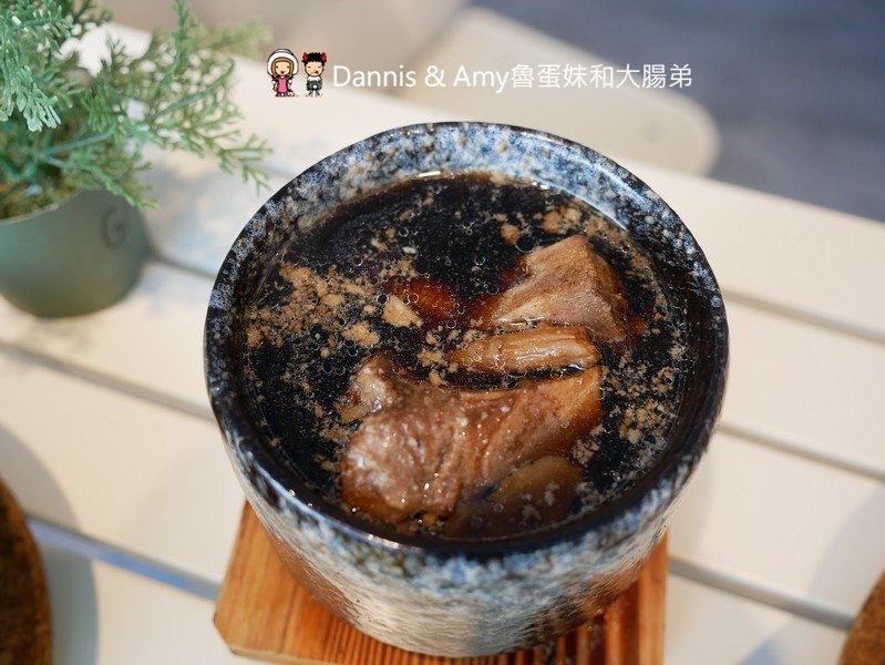 《新竹巨城附近不限時餐廳》菓然Just Juice 新竹巨城旗艦店。全新竹最美的果汁店。每日特餐平價好吃。澡堂湯屋風格好拍照少女心大噴發 ︱（影片）