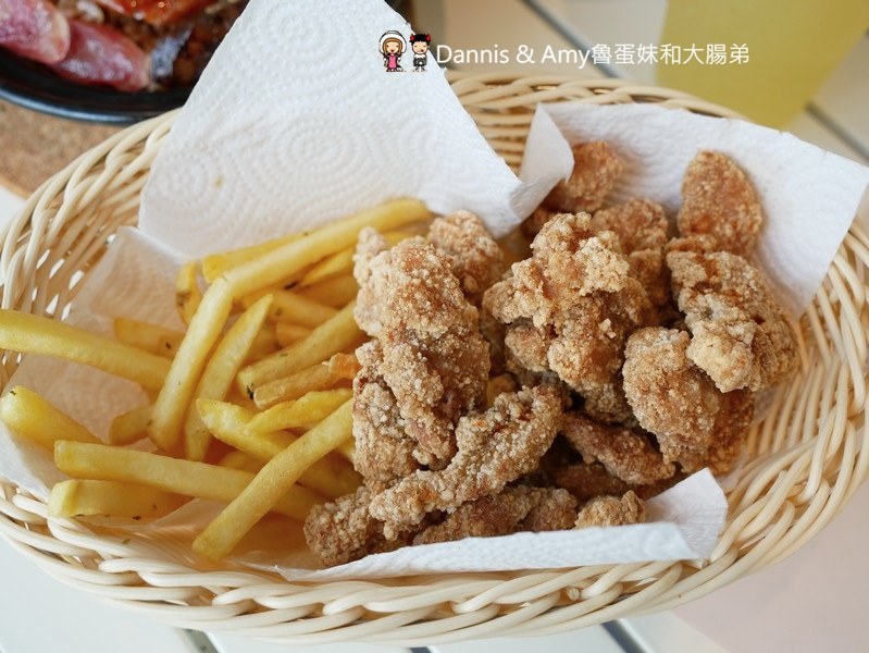 《新竹巨城附近不限時餐廳》菓然Just Juice 新竹巨城旗艦店。全新竹最美的果汁店。每日特餐平價好吃。澡堂湯屋風格好拍照少女心大噴發 ︱（影片）