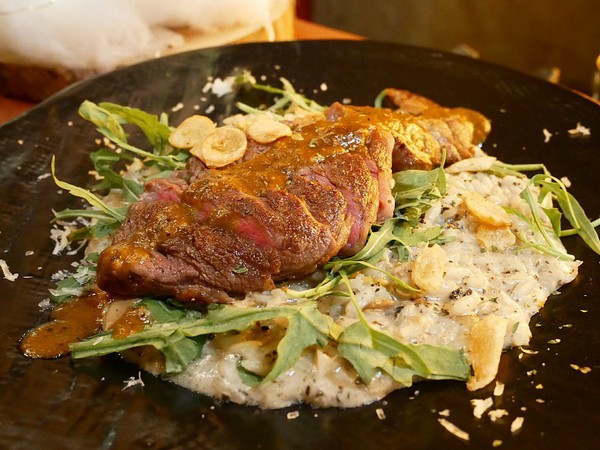 瑰秘:瑰秘餐酒館-台北六張犁站餐酒館 濃濃中國風裝潢超有特色 酒品外型搶眼 IG打卡超吸睛 餐點夠水準 搭著酒享受愉快夜晚