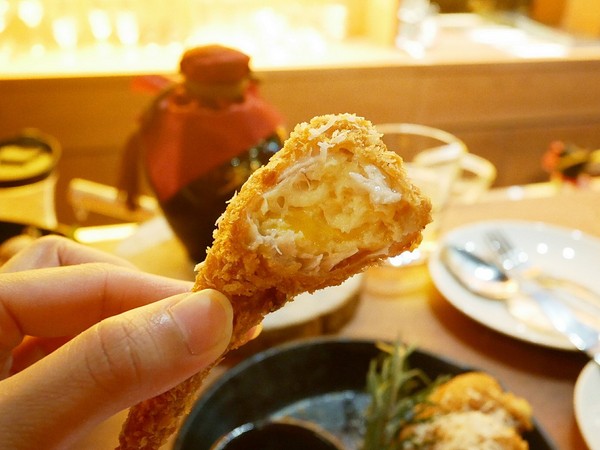 瑰秘:瑰秘餐酒館-台北六張犁站餐酒館 濃濃中國風裝潢超有特色 酒品外型搶眼 IG打卡超吸睛 餐點夠水準 搭著酒享受愉快夜晚