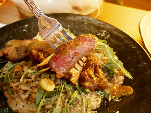 瑰秘:瑰秘餐酒館-台北六張犁站餐酒館 濃濃中國風裝潢超有特色 酒品外型搶眼 IG打卡超吸睛 餐點夠水準 搭著酒享受愉快夜晚