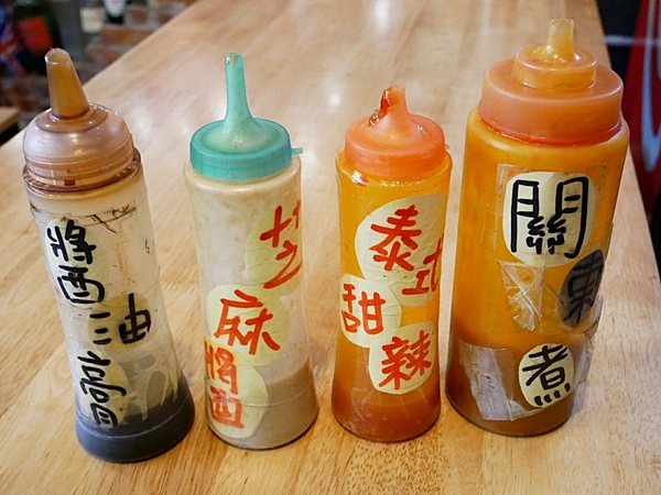 紅屋頂：紅屋頂關東煮-逢甲特色關東煮  煮物、烤物、炸物一次享受  也能品嘗原住民特色手作料裡