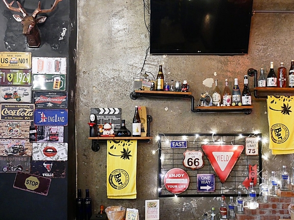 紅屋頂：紅屋頂關東煮-逢甲特色關東煮  煮物、烤物、炸物一次享受  也能品嘗原住民特色手作料裡