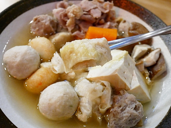 紅屋頂：紅屋頂關東煮-逢甲特色關東煮  煮物、烤物、炸物一次享受  也能品嘗原住民特色手作料裡