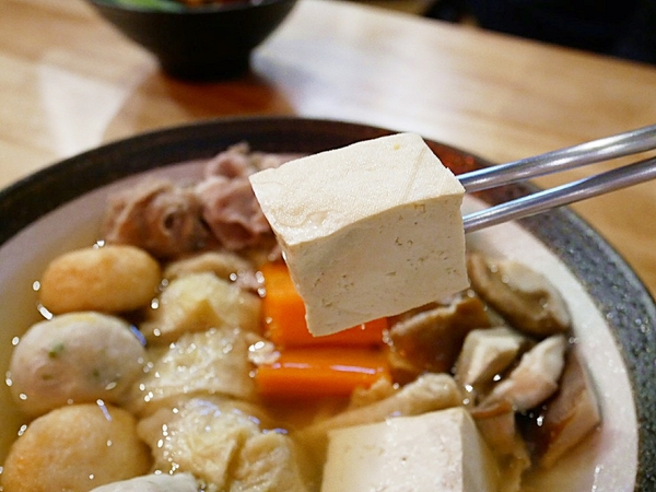 紅屋頂：紅屋頂關東煮-逢甲特色關東煮  煮物、烤物、炸物一次享受  也能品嘗原住民特色手作料裡