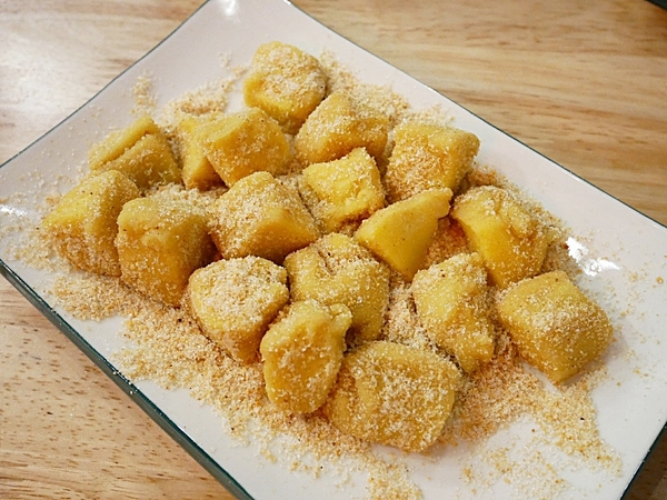 紅屋頂：紅屋頂關東煮-逢甲特色關東煮  煮物、烤物、炸物一次享受  也能品嘗原住民特色手作料裡