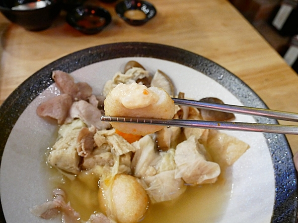 紅屋頂：紅屋頂關東煮-逢甲特色關東煮  煮物、烤物、炸物一次享受  也能品嘗原住民特色手作料裡