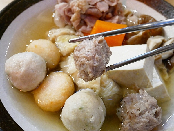 紅屋頂：紅屋頂關東煮-逢甲特色關東煮  煮物、烤物、炸物一次享受  也能品嘗原住民特色手作料裡