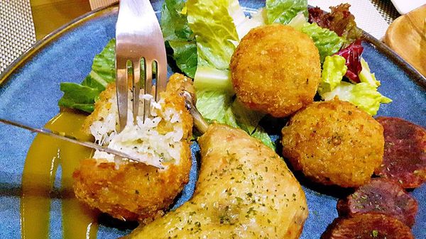 36637575_1849385175082694_329769972693729280_n