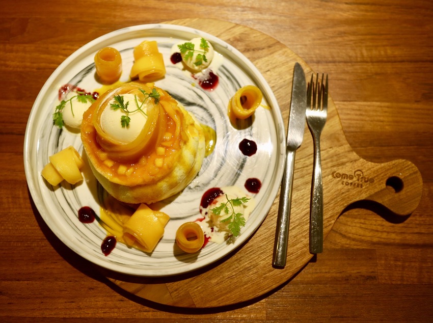 【成真咖啡 Come true coffee】創意咖啡館 | 芒果舒芙蕾厚鬆餅 | 網美必拍彩虹飯 - 邦妮2兔