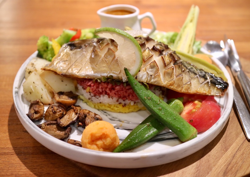 【成真咖啡 Come true coffee】創意咖啡館 | 芒果舒芙蕾厚鬆餅 | 網美必拍彩虹飯 - 邦妮2兔