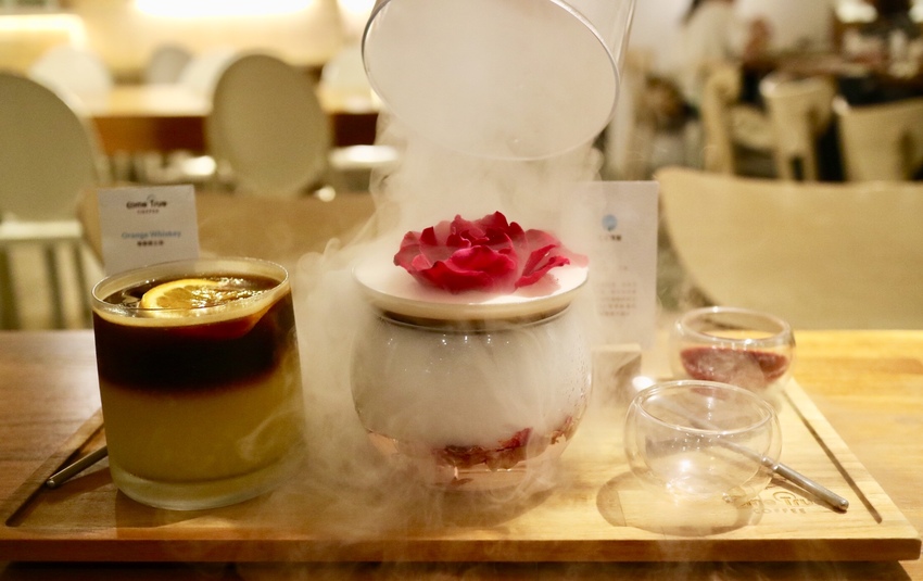 【成真咖啡 Come true coffee】創意咖啡館 | 芒果舒芙蕾厚鬆餅 | 網美必拍彩虹飯 - 邦妮2兔