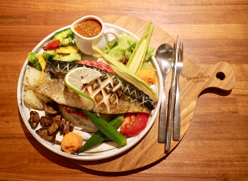 【成真咖啡 Come true coffee】創意咖啡館 | 芒果舒芙蕾厚鬆餅 | 網美必拍彩虹飯 - 邦妮2兔