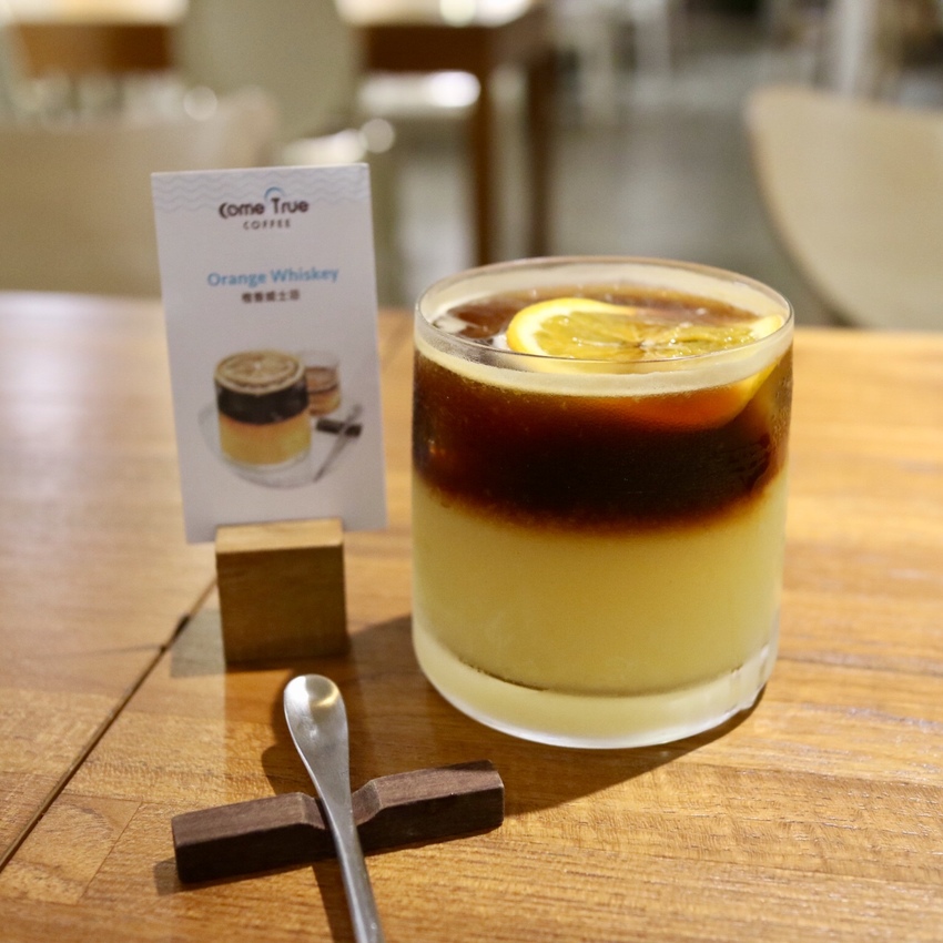 【成真咖啡 Come true coffee】創意咖啡館 | 芒果舒芙蕾厚鬆餅 | 網美必拍彩虹飯 - 邦妮2兔