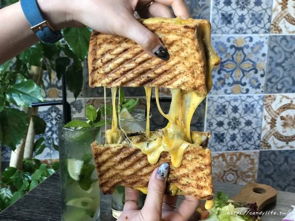 TOASTAGE土司盛世:台中美食│Toastage 土司盛世〃起司控們注意!超邪惡勘西美食登場啦~