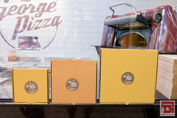 喬治廚房:【台南美食】薄皮炸雞冷了還是脆|日式蝦捲披薩|鹹豬肉披薩|多人分享餐|個人獨享餐~~喬治廚房披薩炸雞專賣店