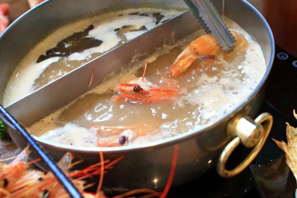 【台北美食】上官木桶鍋內湖店-超誇張!堆成一座小山的大份量肉盤