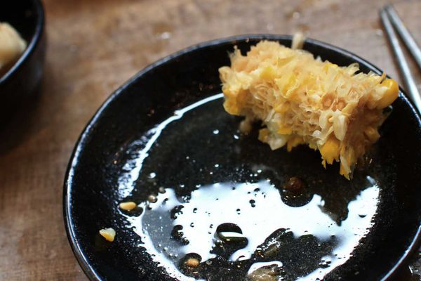 【台北美食】上官木桶鍋內湖店-超誇張!堆成一座小山的大份量肉盤