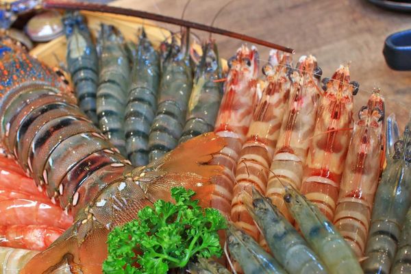 【台北美食】上官木桶鍋內湖店-超誇張!堆成一座小山的大份量肉盤