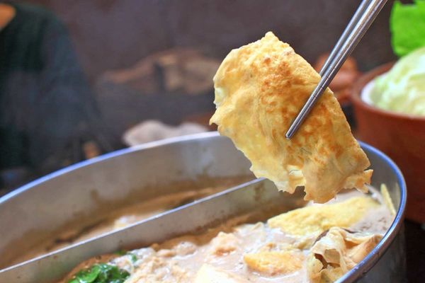 【台北美食】上官木桶鍋內湖店-超誇張!堆成一座小山的大份量肉盤