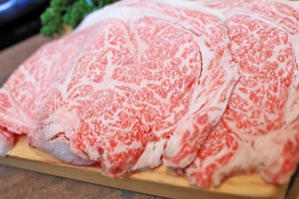 【台北美食】上官木桶鍋內湖店-超誇張!堆成一座小山的大份量肉盤