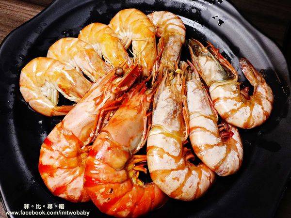 肉麻一下精緻鴛鴦麻辣火鍋:【捷運美食】肉麻一下精緻鴛鴦麻辣火鍋 精心熬煮湯頭不燥不上火溫潤順口 哈根達斯讓您吃爽爽 超大用餐空間公司聚餐慶生包場宵夜首選!