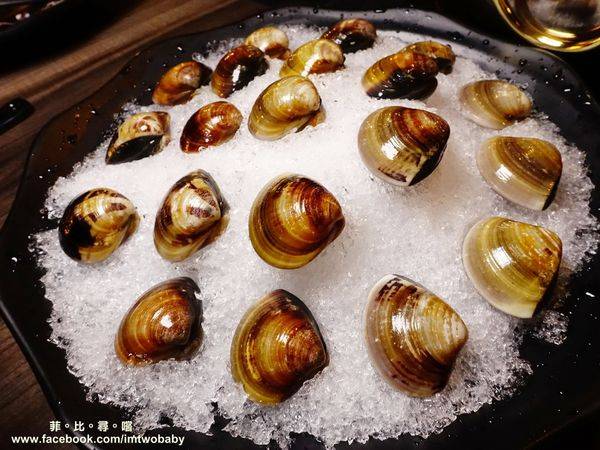 肉麻一下精緻鴛鴦麻辣火鍋:【捷運美食】肉麻一下精緻鴛鴦麻辣火鍋 精心熬煮湯頭不燥不上火溫潤順口 哈根達斯讓您吃爽爽 超大用餐空間公司聚餐慶生包場宵夜首選!