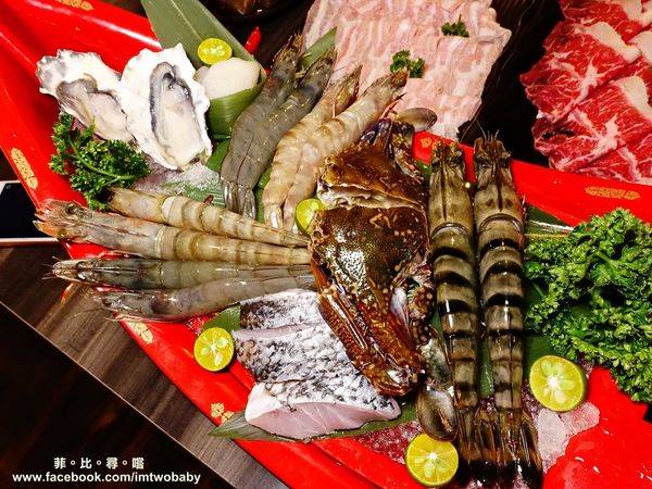 肉麻一下精緻鴛鴦麻辣火鍋:【捷運美食】肉麻一下精緻鴛鴦麻辣火鍋 精心熬煮湯頭不燥不上火溫潤順口 哈根達斯讓您吃爽爽 超大用餐空間公司聚餐慶生包場宵夜首選!