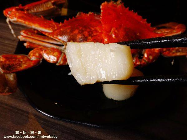 肉麻一下精緻鴛鴦麻辣火鍋:【捷運美食】肉麻一下精緻鴛鴦麻辣火鍋 精心熬煮湯頭不燥不上火溫潤順口 哈根達斯讓您吃爽爽 超大用餐空間公司聚餐慶生包場宵夜首選!