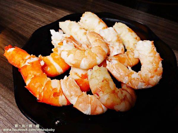 肉麻一下精緻鴛鴦麻辣火鍋:【捷運美食】肉麻一下精緻鴛鴦麻辣火鍋 精心熬煮湯頭不燥不上火溫潤順口 哈根達斯讓您吃爽爽 超大用餐空間公司聚餐慶生包場宵夜首選!