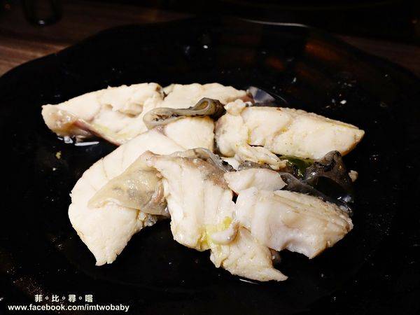 肉麻一下精緻鴛鴦麻辣火鍋:【捷運美食】肉麻一下精緻鴛鴦麻辣火鍋 精心熬煮湯頭不燥不上火溫潤順口 哈根達斯讓您吃爽爽 超大用餐空間公司聚餐慶生包場宵夜首選!