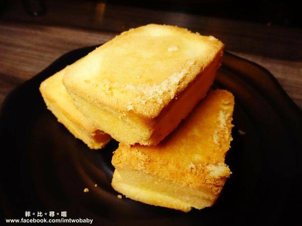 肉麻一下精緻鴛鴦麻辣火鍋:【捷運美食】肉麻一下精緻鴛鴦麻辣火鍋 精心熬煮湯頭不燥不上火溫潤順口 哈根達斯讓您吃爽爽 超大用餐空間公司聚餐慶生包場宵夜首選!