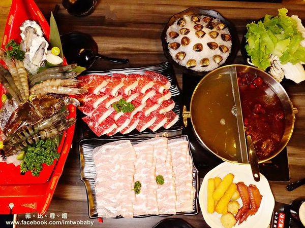 肉麻一下精緻鴛鴦麻辣火鍋:【捷運美食】肉麻一下精緻鴛鴦麻辣火鍋 精心熬煮湯頭不燥不上火溫潤順口 哈根達斯讓您吃爽爽 超大用餐空間公司聚餐慶生包場宵夜首選!