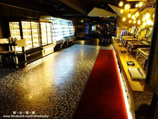 肉麻一下精緻鴛鴦麻辣火鍋:【捷運美食】肉麻一下精緻鴛鴦麻辣火鍋 精心熬煮湯頭不燥不上火溫潤順口 哈根達斯讓您吃爽爽 超大用餐空間公司聚餐慶生包場宵夜首選!