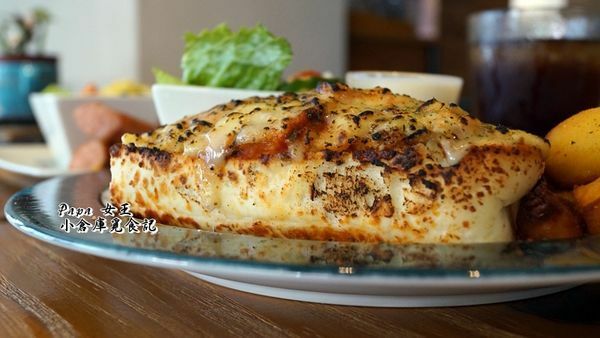 台中西區 ｜早午餐  harumarupan   春丸餐包製造所-街邊店－超過30款日式餐包滿足各種想吃甜／鹹的心-葷素可