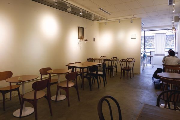 【食記】台中・西區｜春丸餐包製作所：以手心的溫度傳達小麥溫暖的香味・多種鹹甜口味的手作自製餐包・街辺店