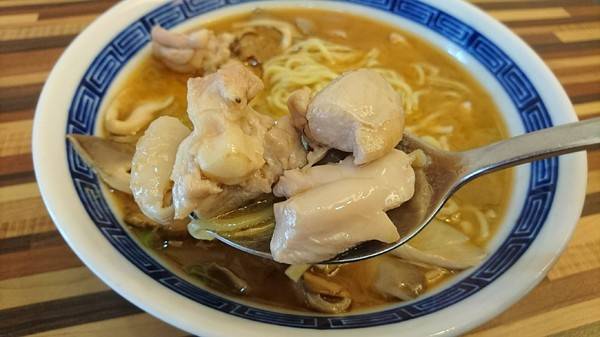 根津食堂:高雄~根津食堂~平價創意美食~超推麻油雞拉麵~