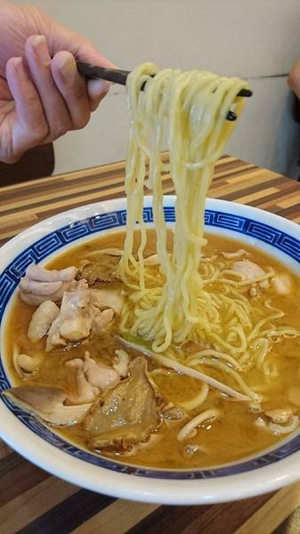 根津食堂:高雄~根津食堂~平價創意美食~超推麻油雞拉麵~