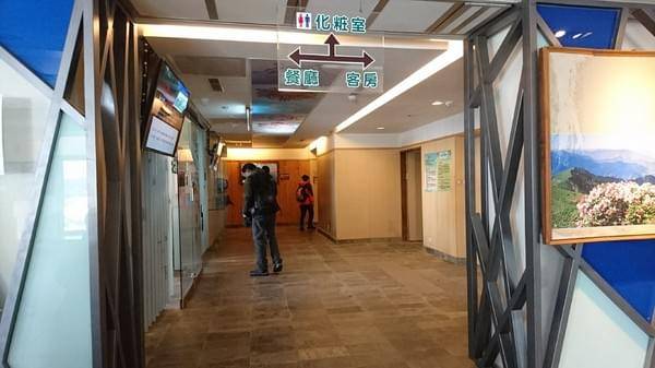 合歡山國家森林遊樂區-松雪樓:南投~合歡山國家森林遊樂區~松雪樓~白茫茫的雪景美不勝收~DIY動手作雪人~真是太有趣了~