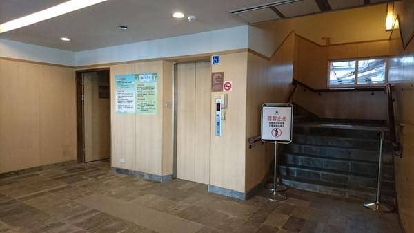 合歡山國家森林遊樂區-松雪樓:南投~合歡山國家森林遊樂區~松雪樓~白茫茫的雪景美不勝收~DIY動手作雪人~真是太有趣了~