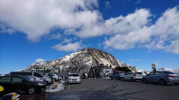 合歡山國家森林遊樂區-松雪樓:南投~合歡山國家森林遊樂區~松雪樓~白茫茫的雪景美不勝收~DIY動手作雪人~真是太有趣了~